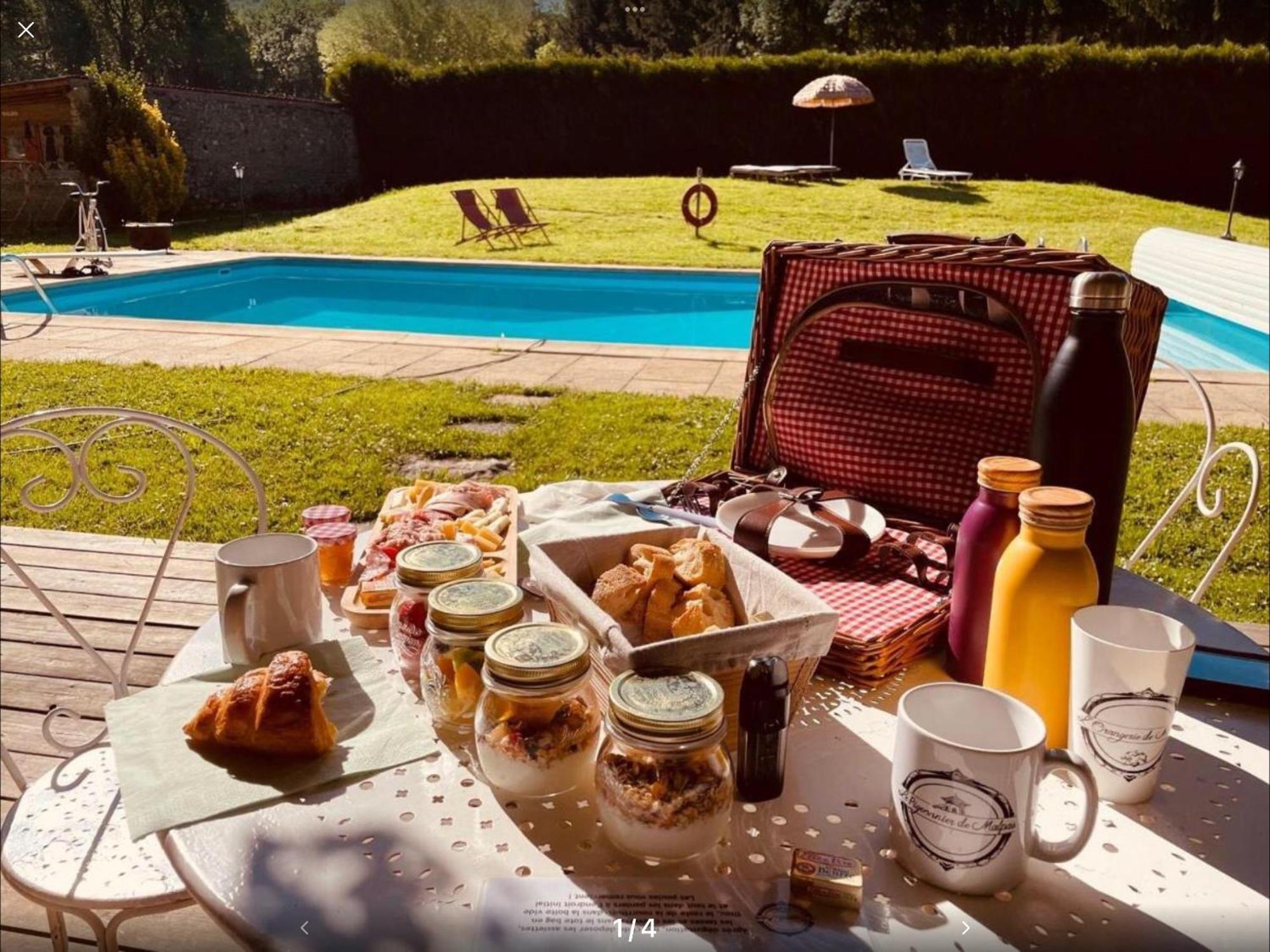 La Roulotte Deluxe De Malpas Bed & Breakfast Quingey Екстериор снимка