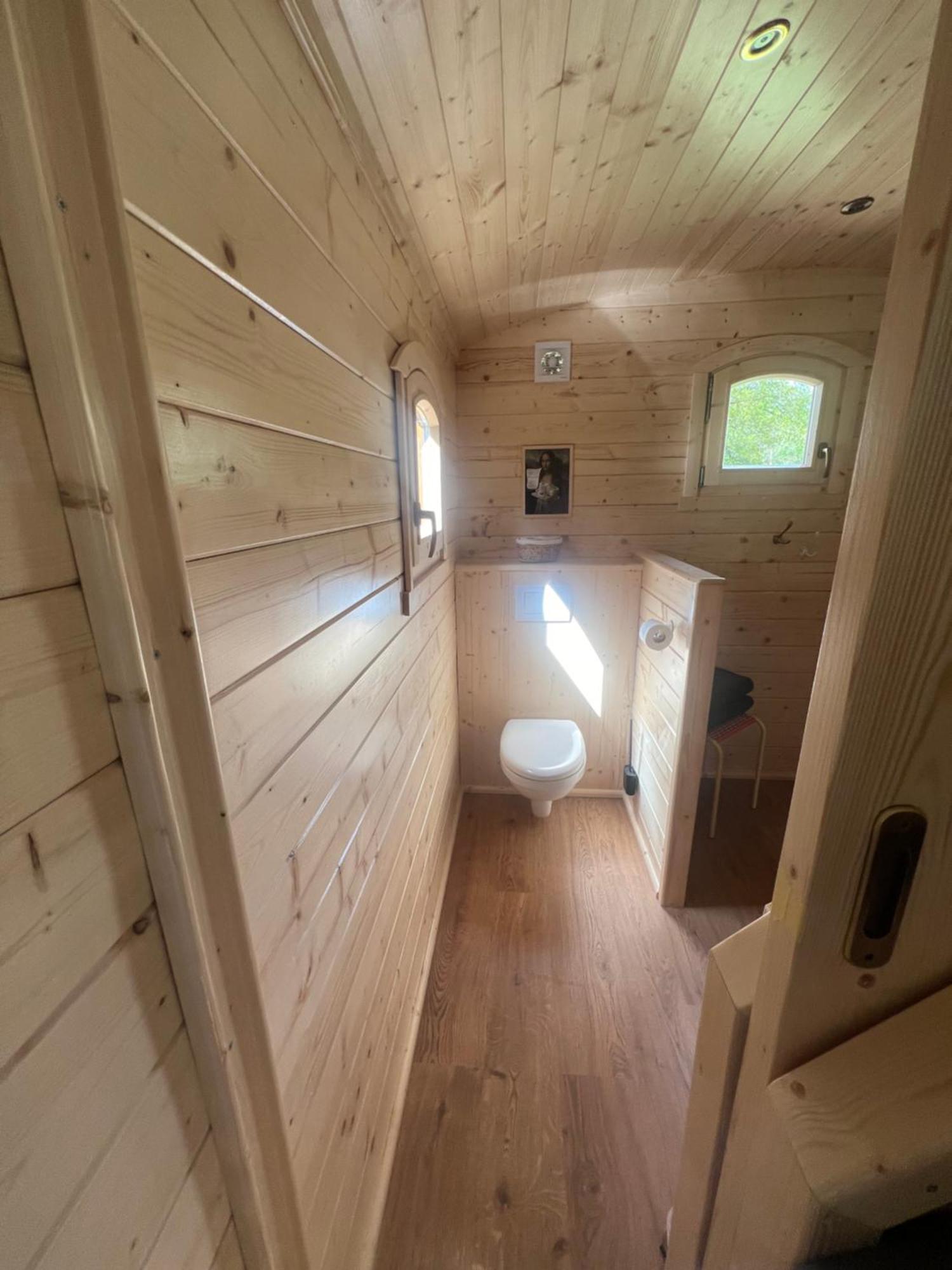 La Roulotte Deluxe De Malpas Bed & Breakfast Quingey Екстериор снимка