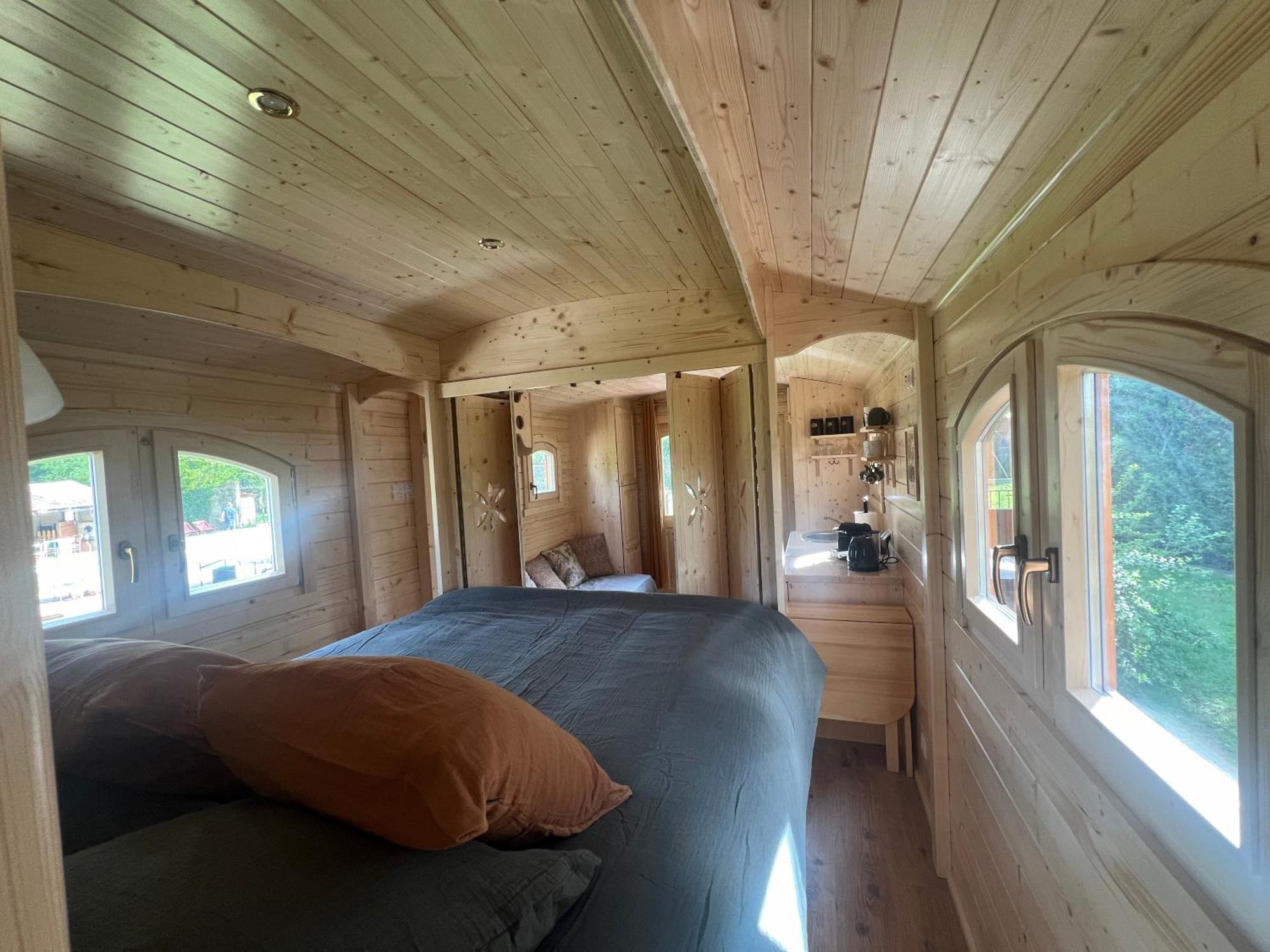 La Roulotte Deluxe De Malpas Bed & Breakfast Quingey Екстериор снимка