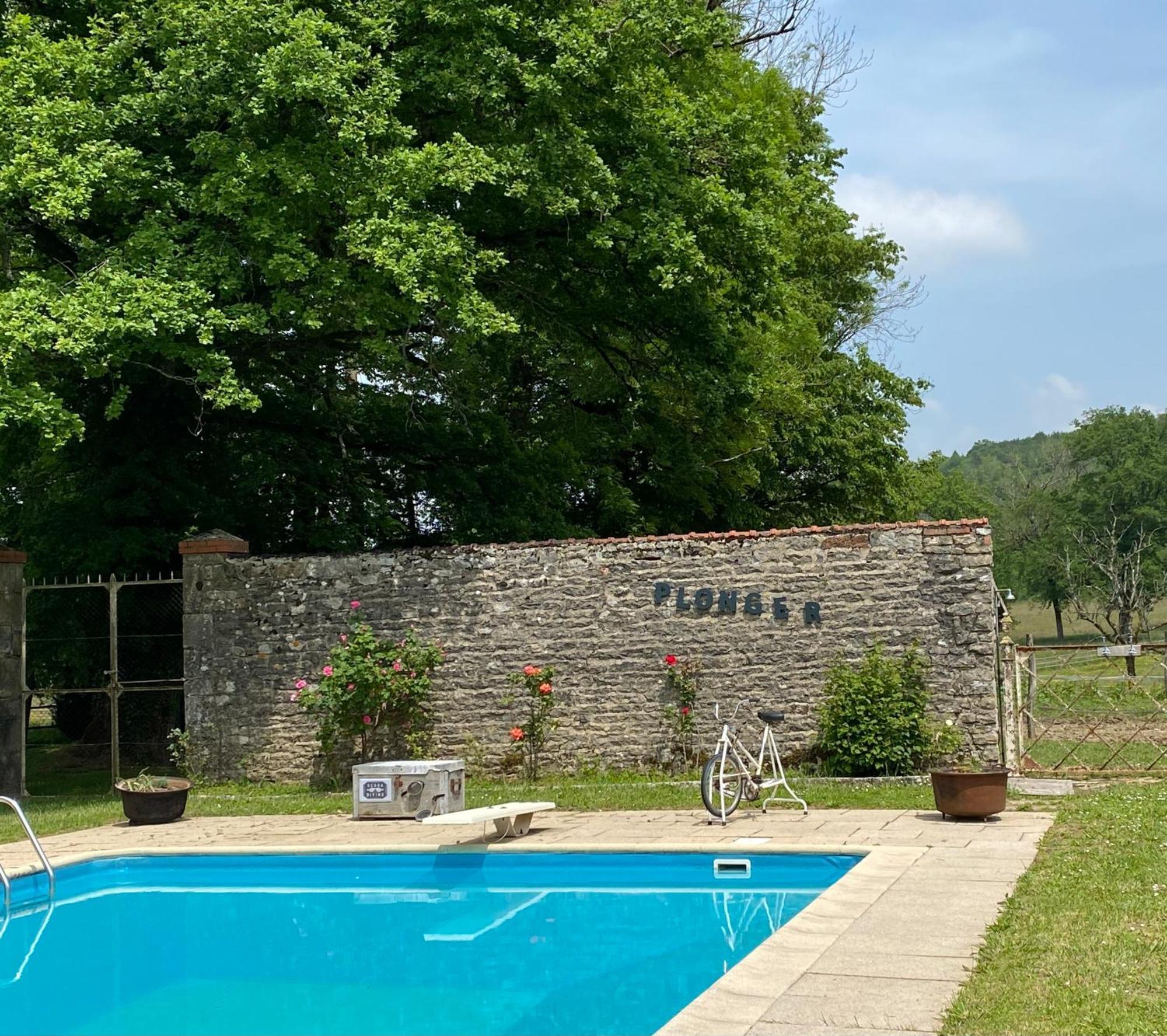 La Roulotte Deluxe De Malpas Bed & Breakfast Quingey Екстериор снимка