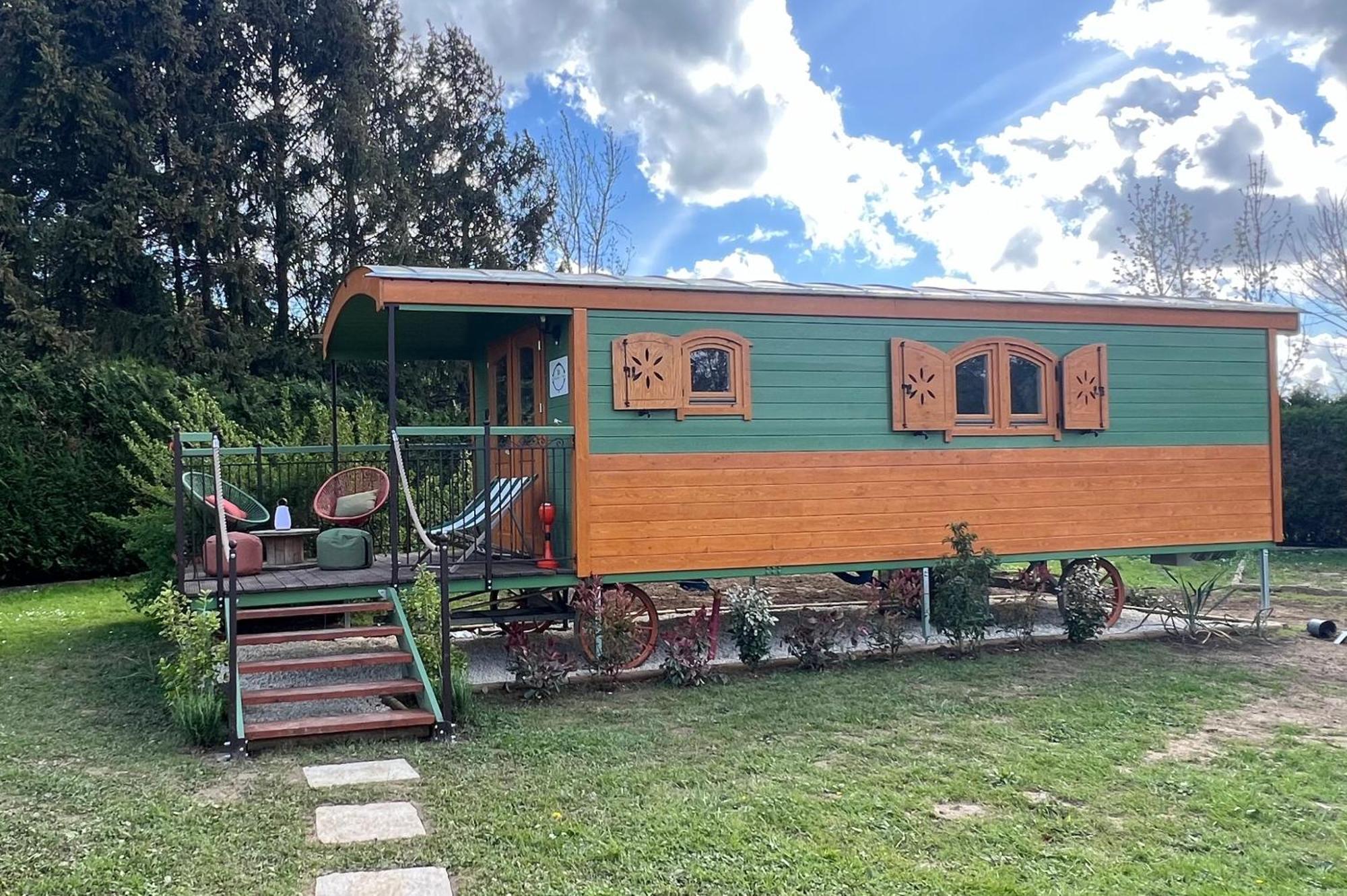 La Roulotte Deluxe De Malpas Bed & Breakfast Quingey Екстериор снимка