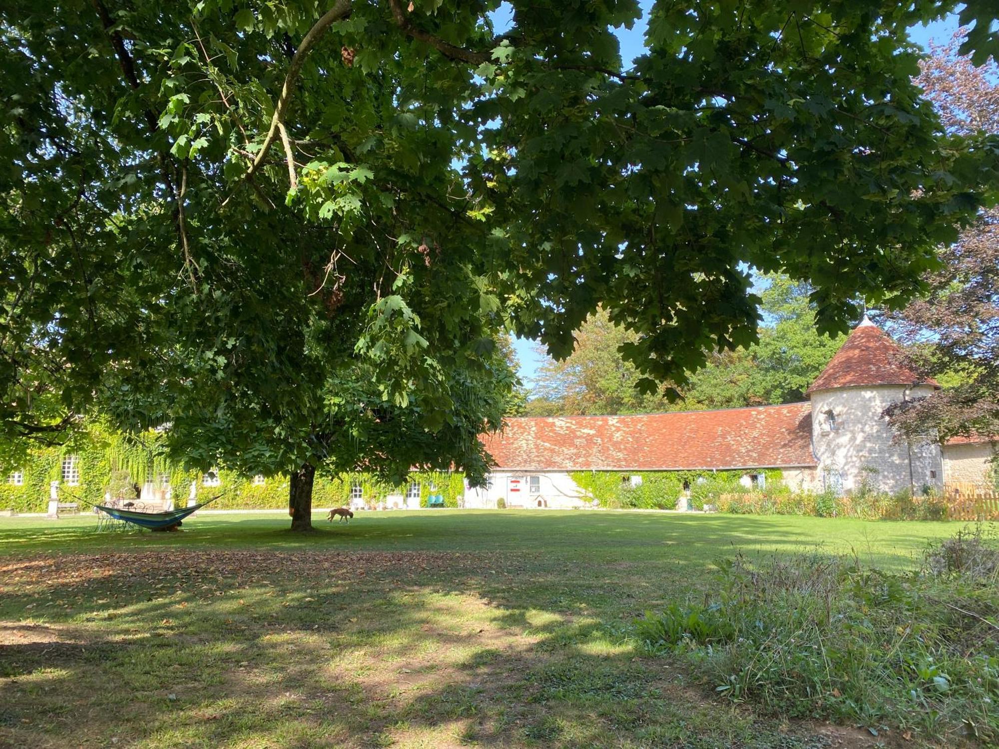 La Roulotte Deluxe De Malpas Bed & Breakfast Quingey Екстериор снимка