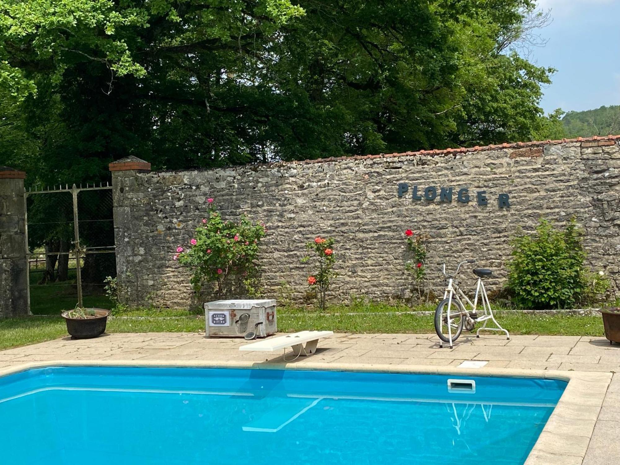 La Roulotte Deluxe De Malpas Bed & Breakfast Quingey Екстериор снимка