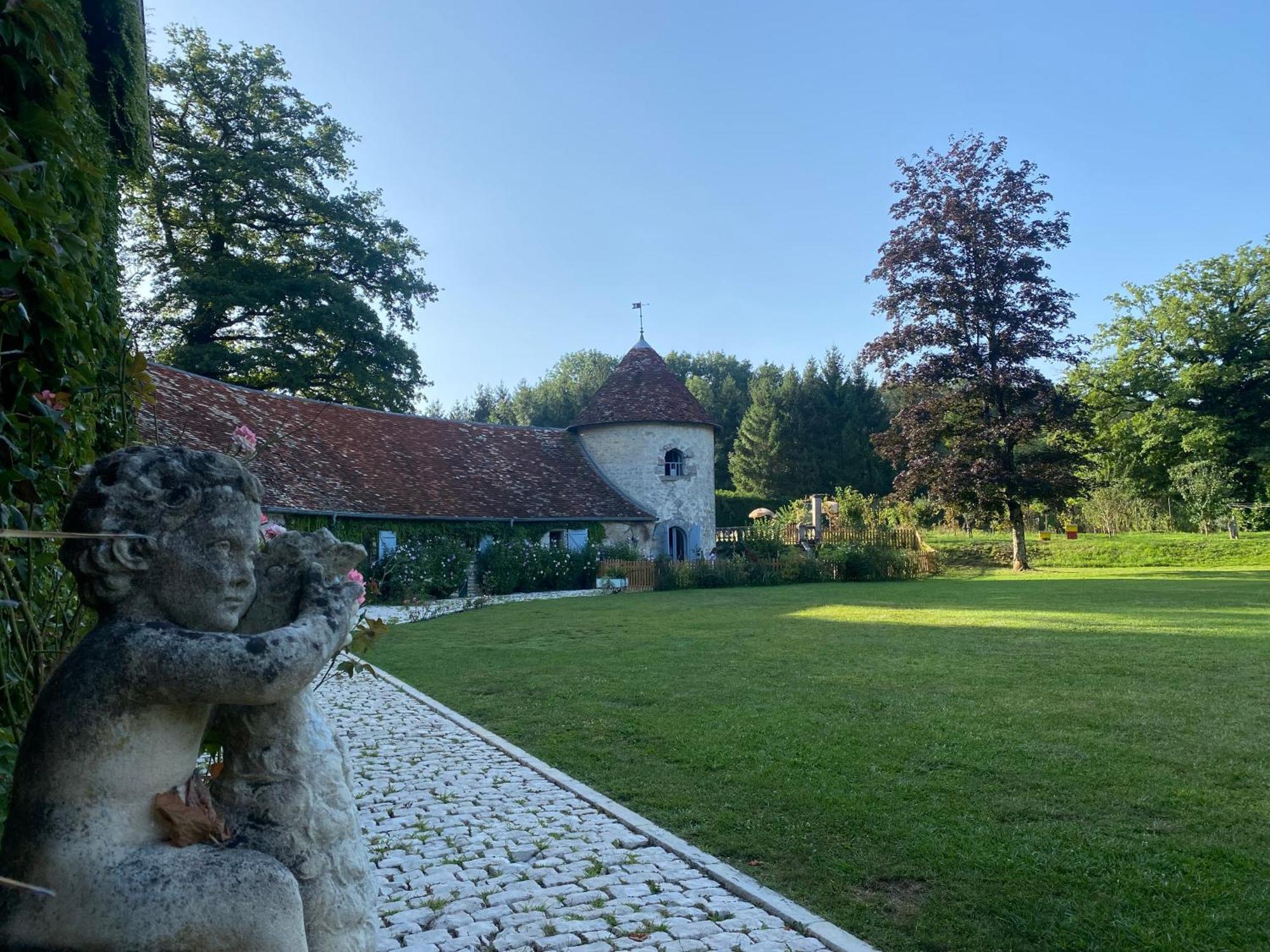 La Roulotte Deluxe De Malpas Bed & Breakfast Quingey Екстериор снимка