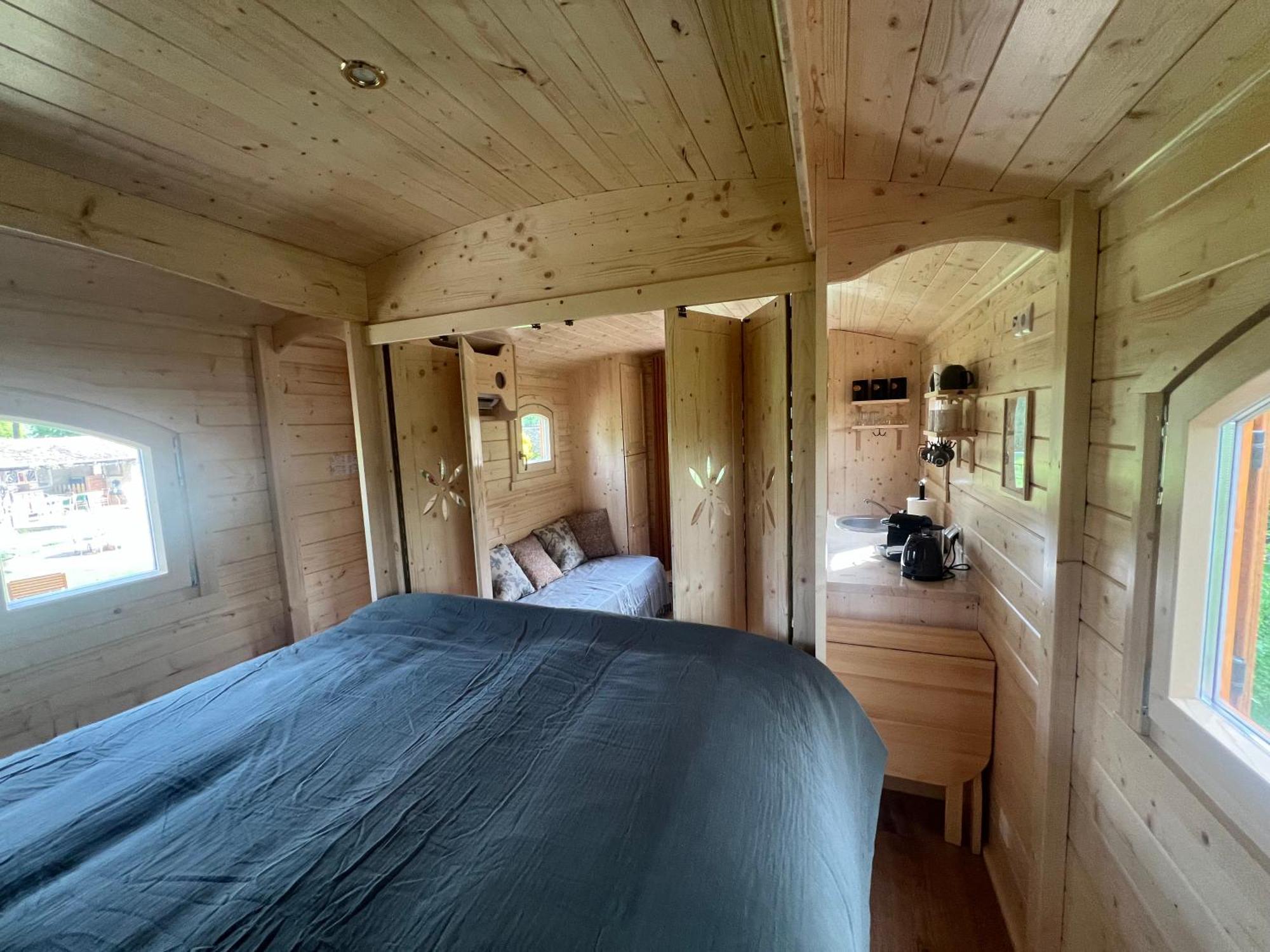 La Roulotte Deluxe De Malpas Bed & Breakfast Quingey Екстериор снимка