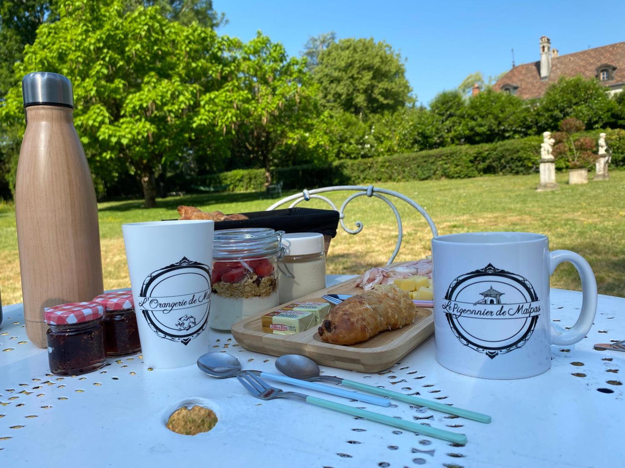 La Roulotte Deluxe De Malpas Bed & Breakfast Quingey Екстериор снимка