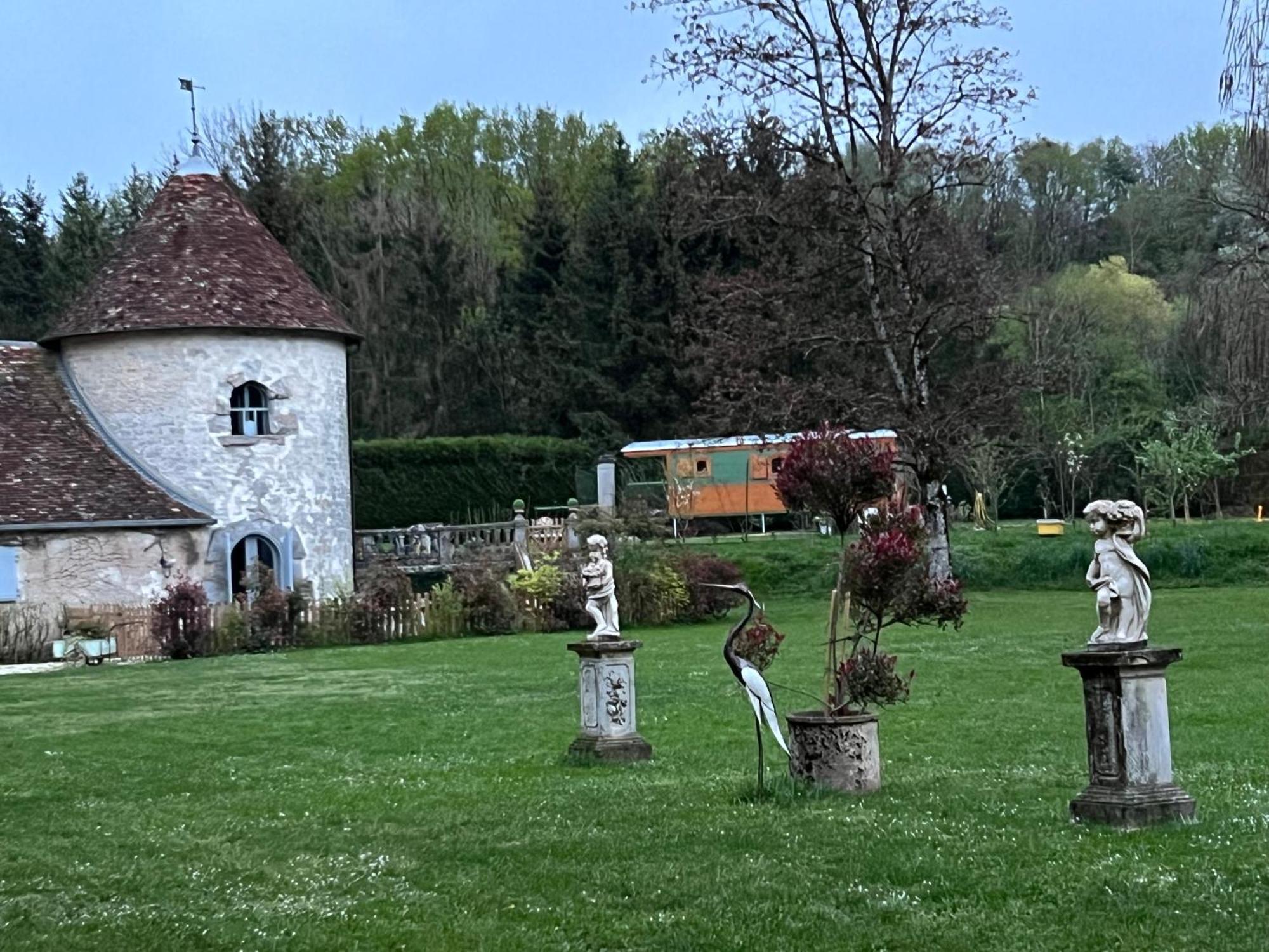 La Roulotte Deluxe De Malpas Bed & Breakfast Quingey Екстериор снимка
