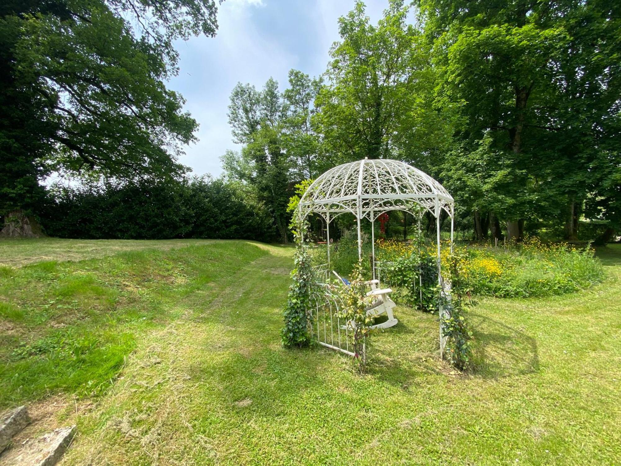 La Roulotte Deluxe De Malpas Bed & Breakfast Quingey Екстериор снимка