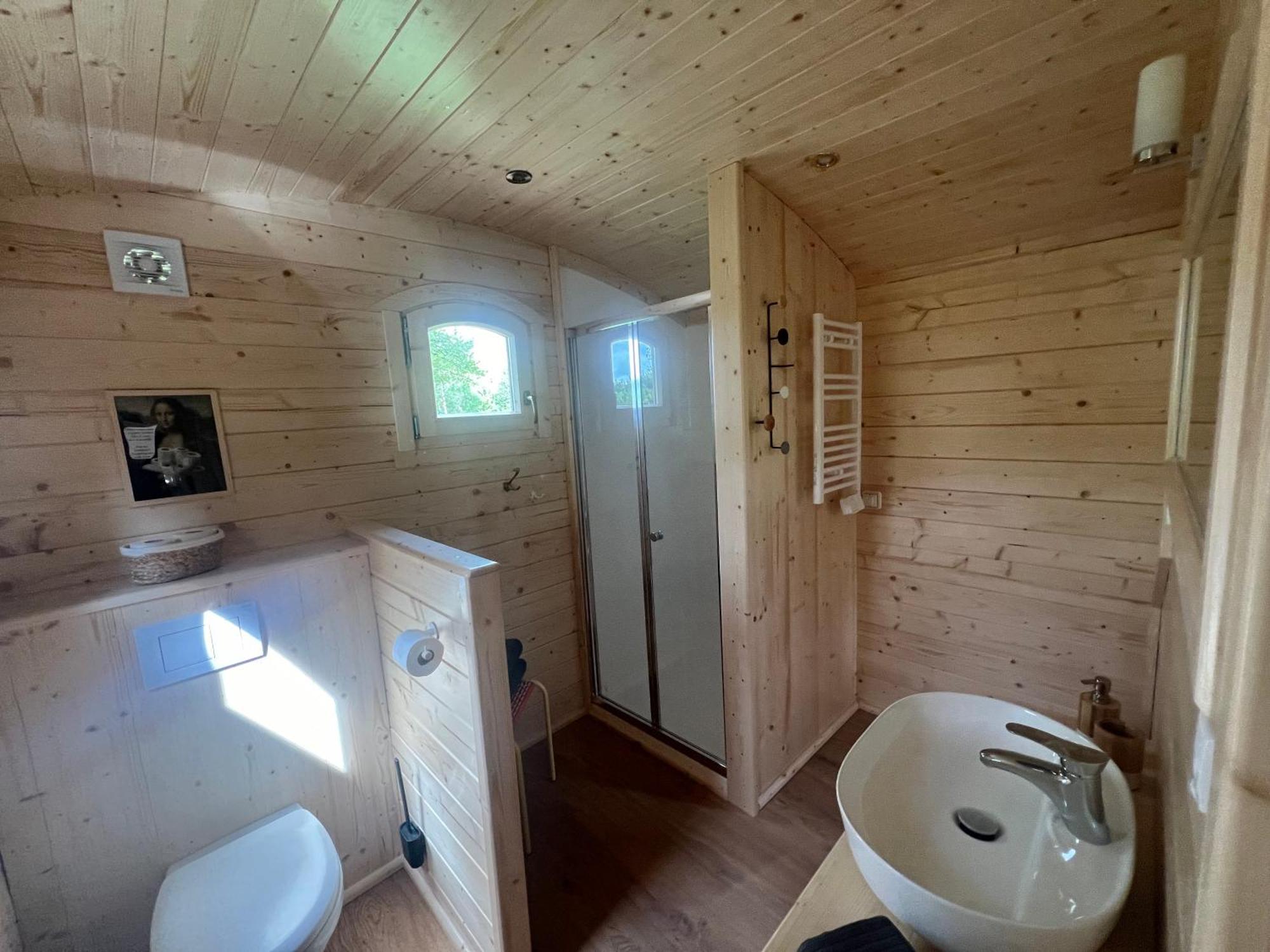 La Roulotte Deluxe De Malpas Bed & Breakfast Quingey Екстериор снимка
