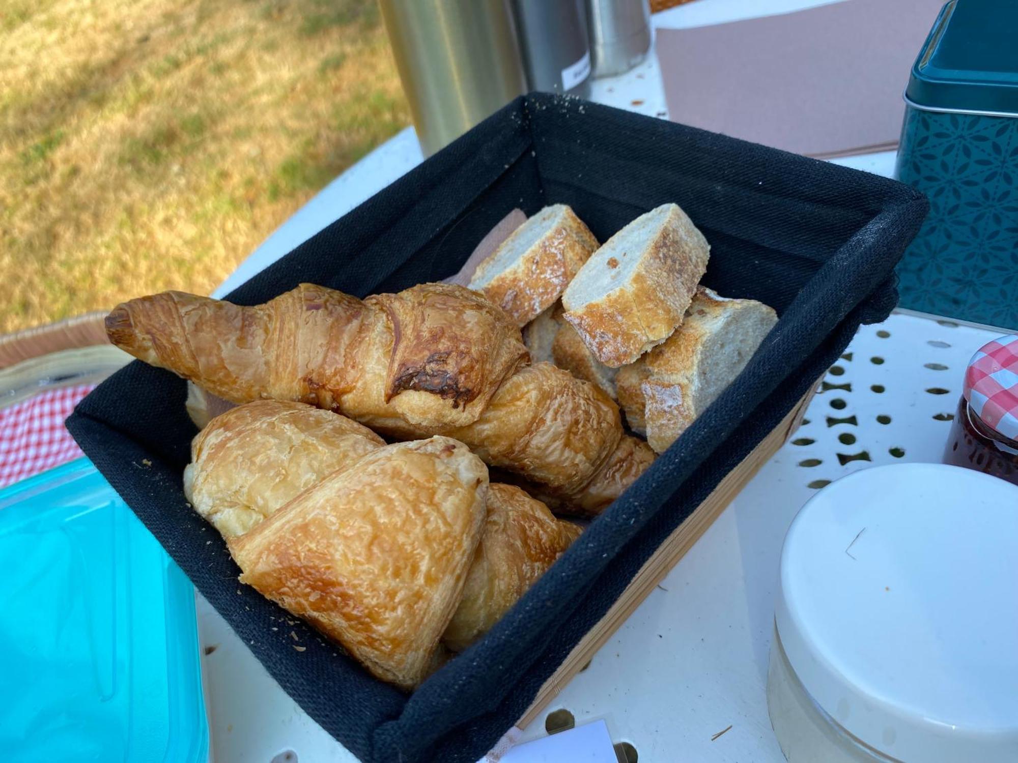 La Roulotte Deluxe De Malpas Bed & Breakfast Quingey Екстериор снимка