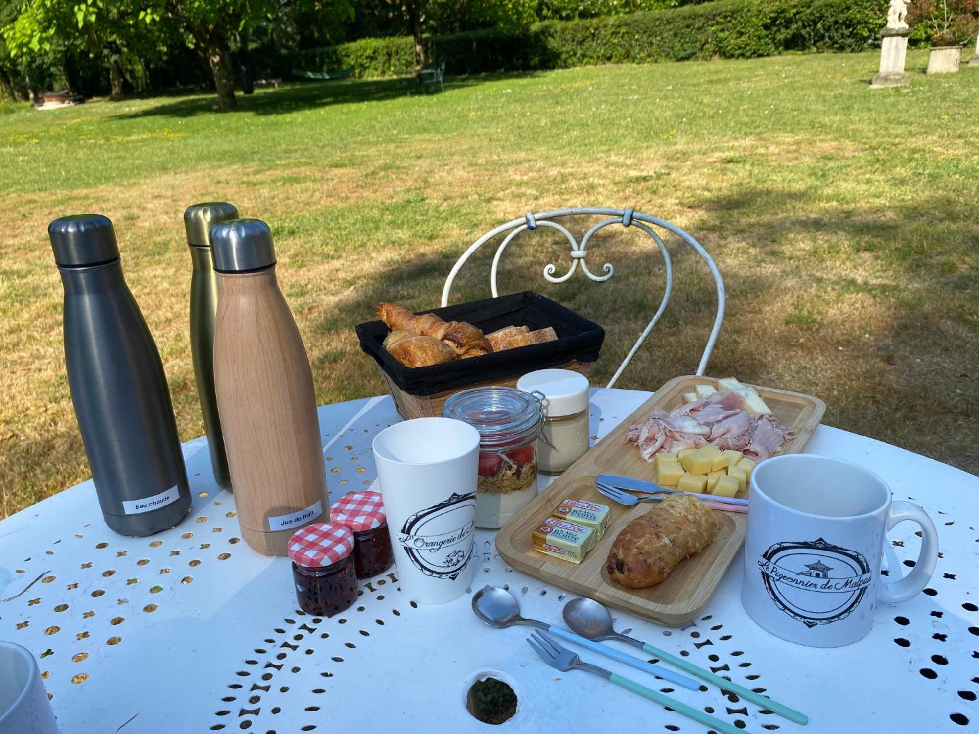 La Roulotte Deluxe De Malpas Bed & Breakfast Quingey Екстериор снимка