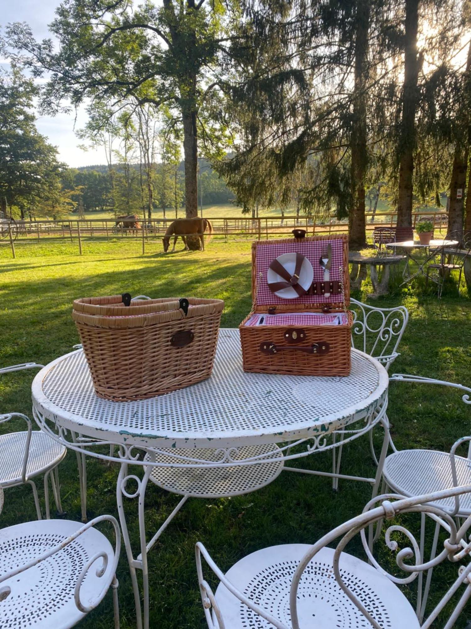 La Roulotte Deluxe De Malpas Bed & Breakfast Quingey Екстериор снимка