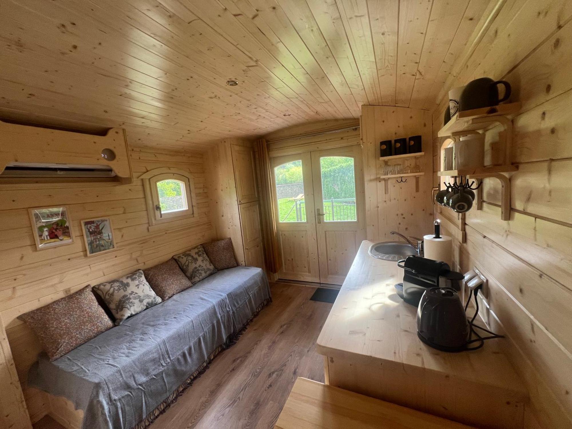 La Roulotte Deluxe De Malpas Bed & Breakfast Quingey Екстериор снимка