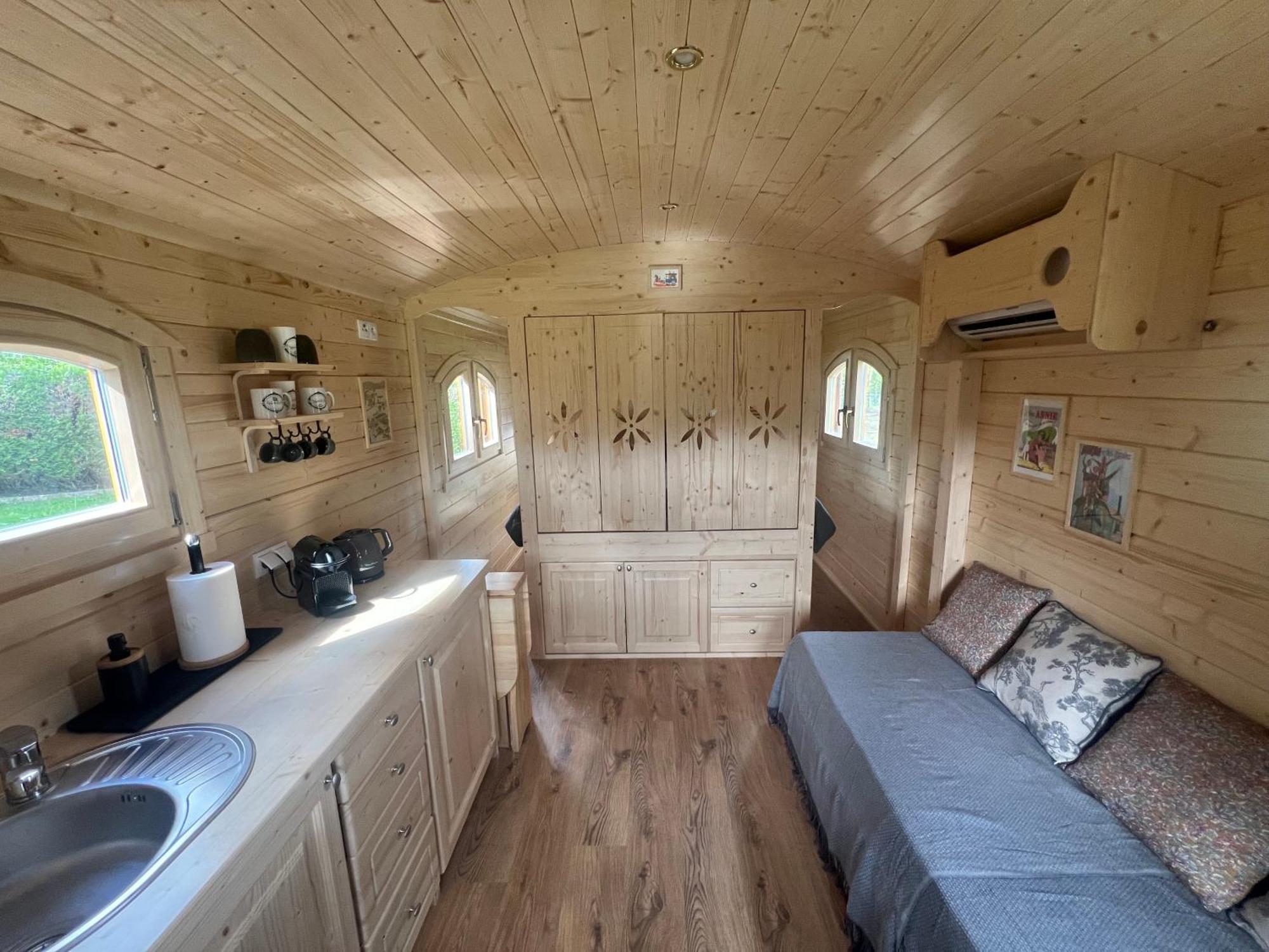 La Roulotte Deluxe De Malpas Bed & Breakfast Quingey Екстериор снимка