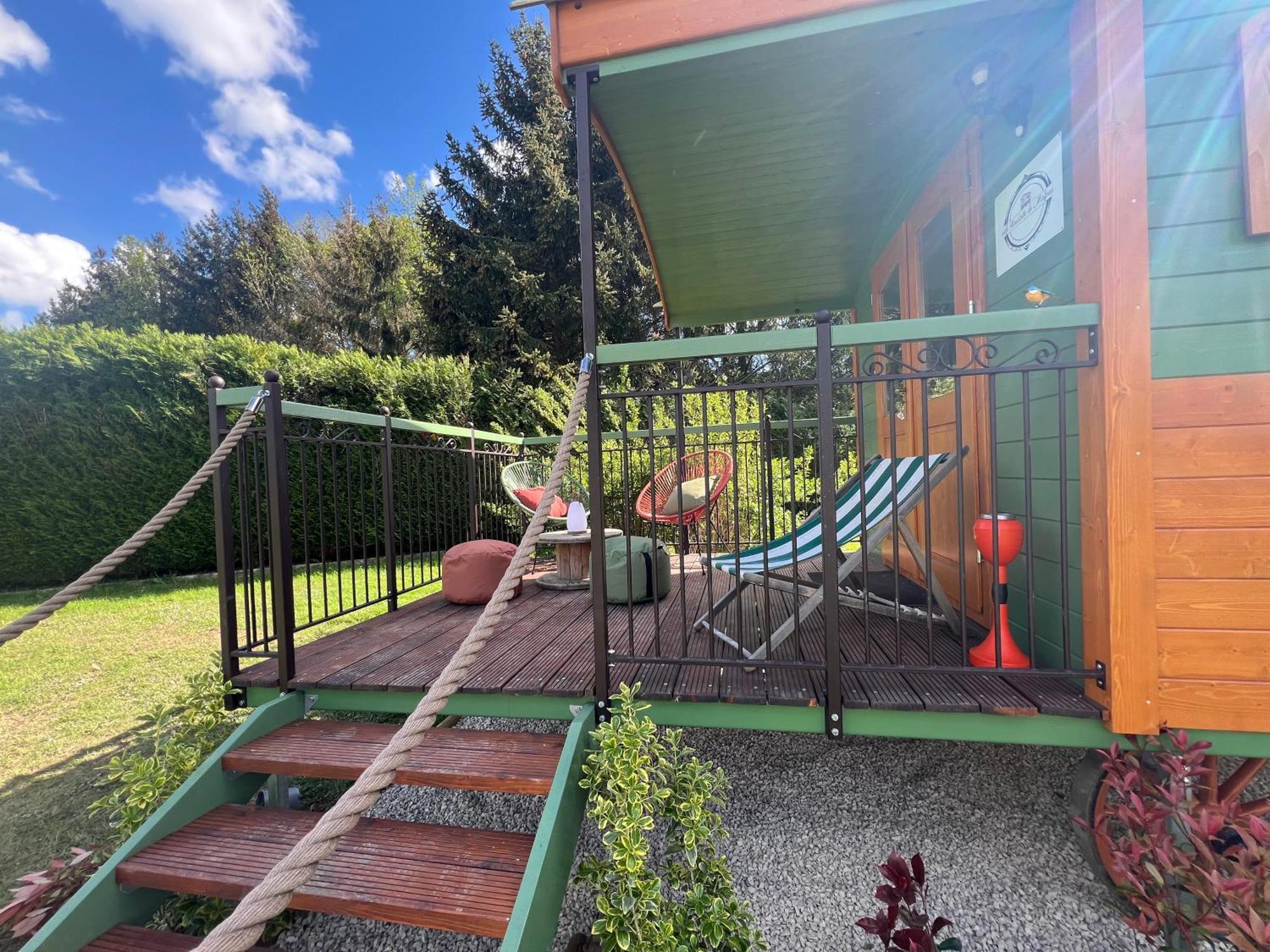 La Roulotte Deluxe De Malpas Bed & Breakfast Quingey Екстериор снимка