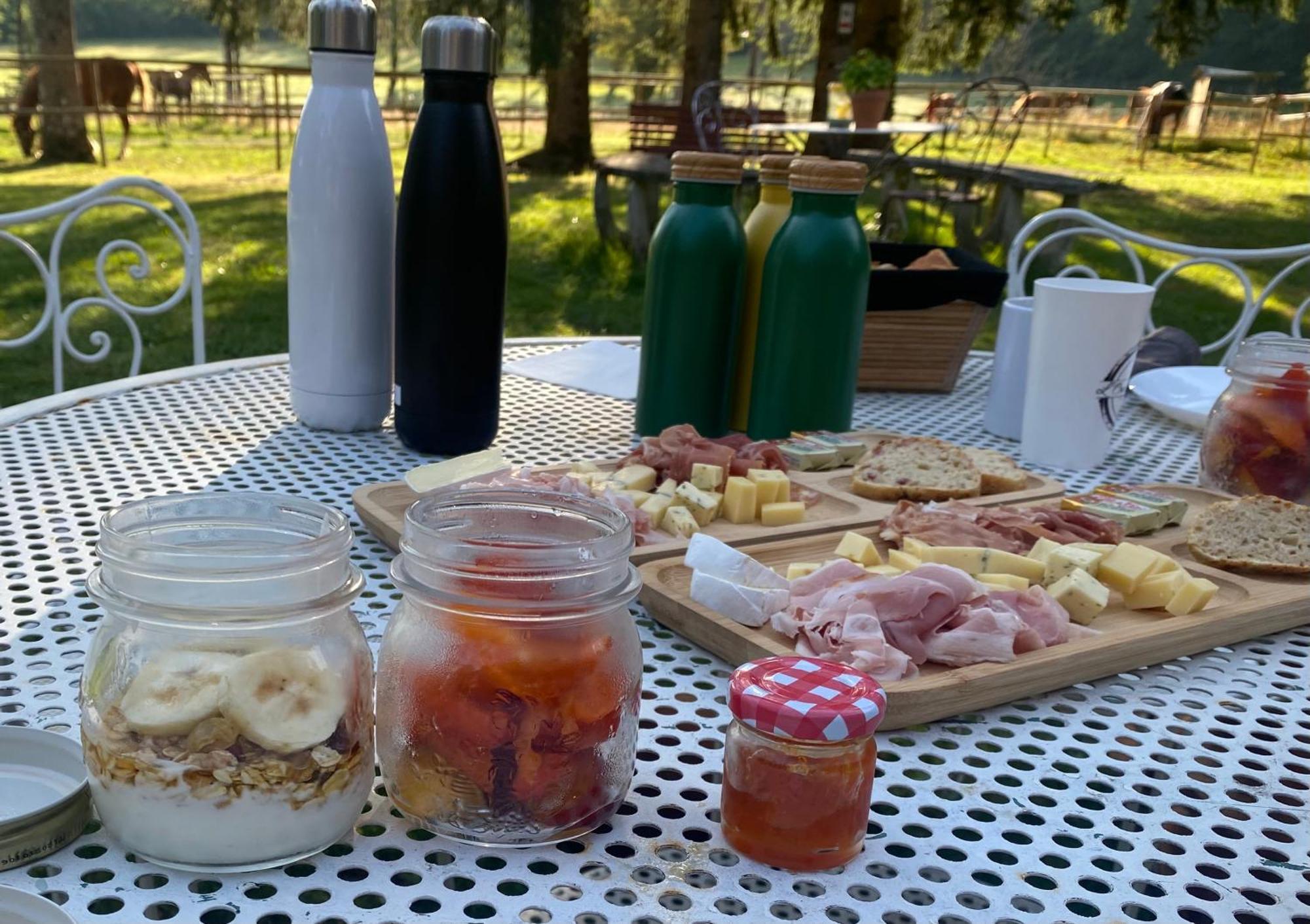 La Roulotte Deluxe De Malpas Bed & Breakfast Quingey Екстериор снимка