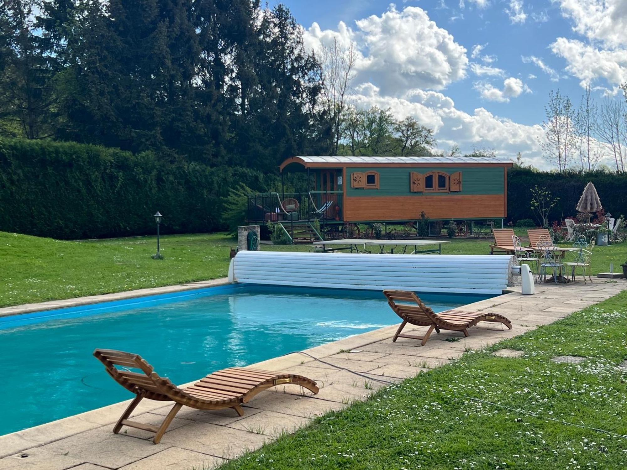 La Roulotte Deluxe De Malpas Bed & Breakfast Quingey Екстериор снимка