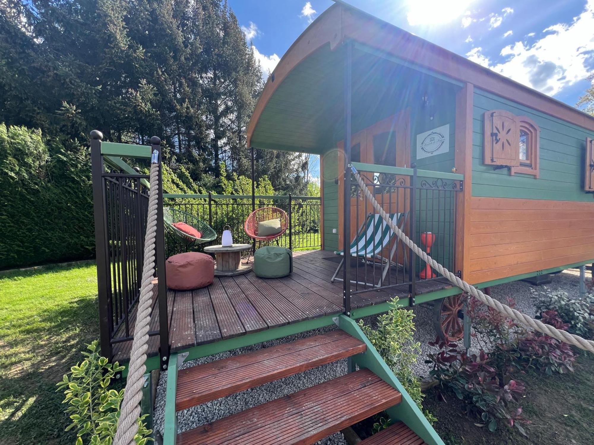 La Roulotte Deluxe De Malpas Bed & Breakfast Quingey Екстериор снимка