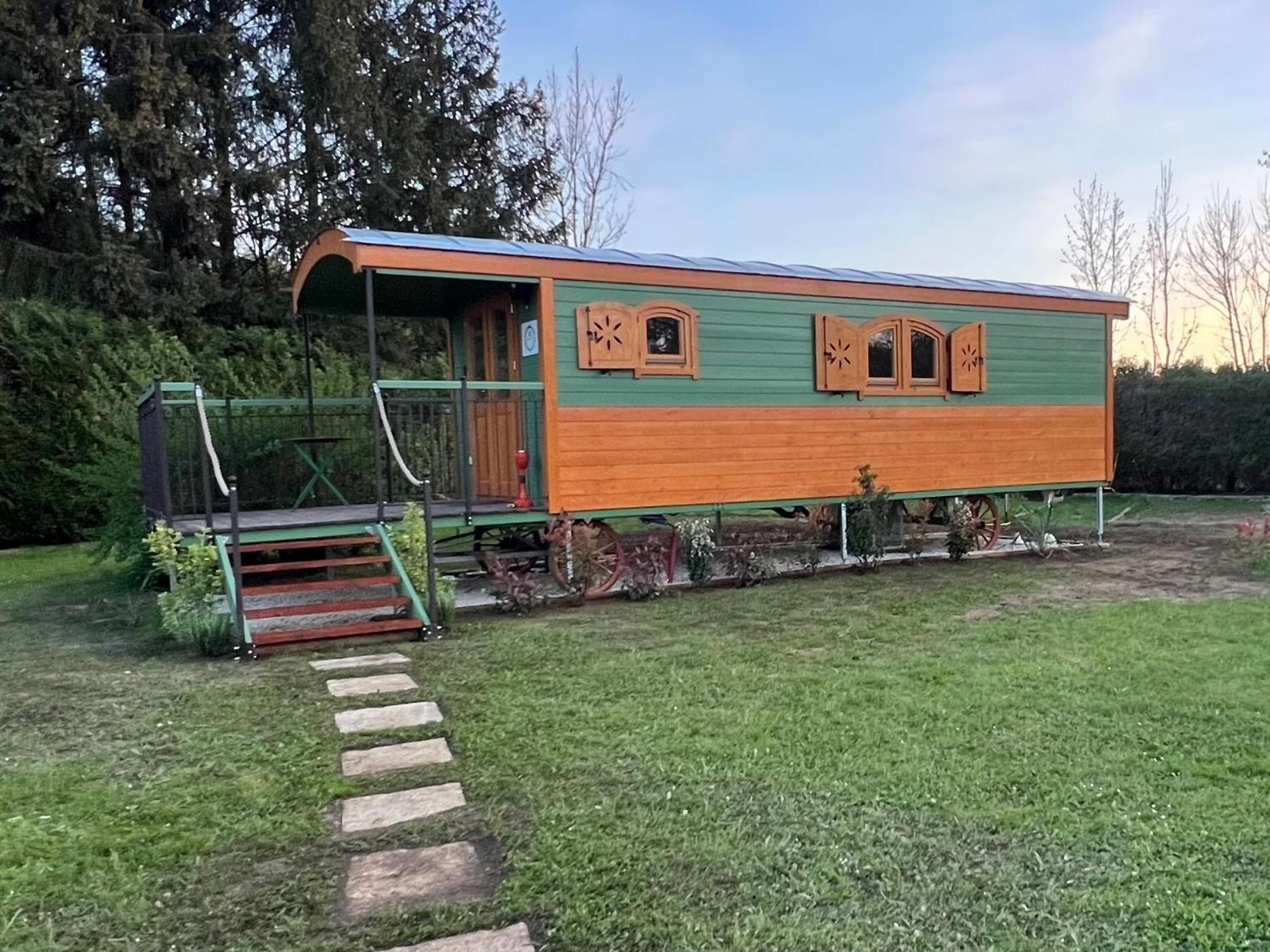 La Roulotte Deluxe De Malpas Bed & Breakfast Quingey Екстериор снимка