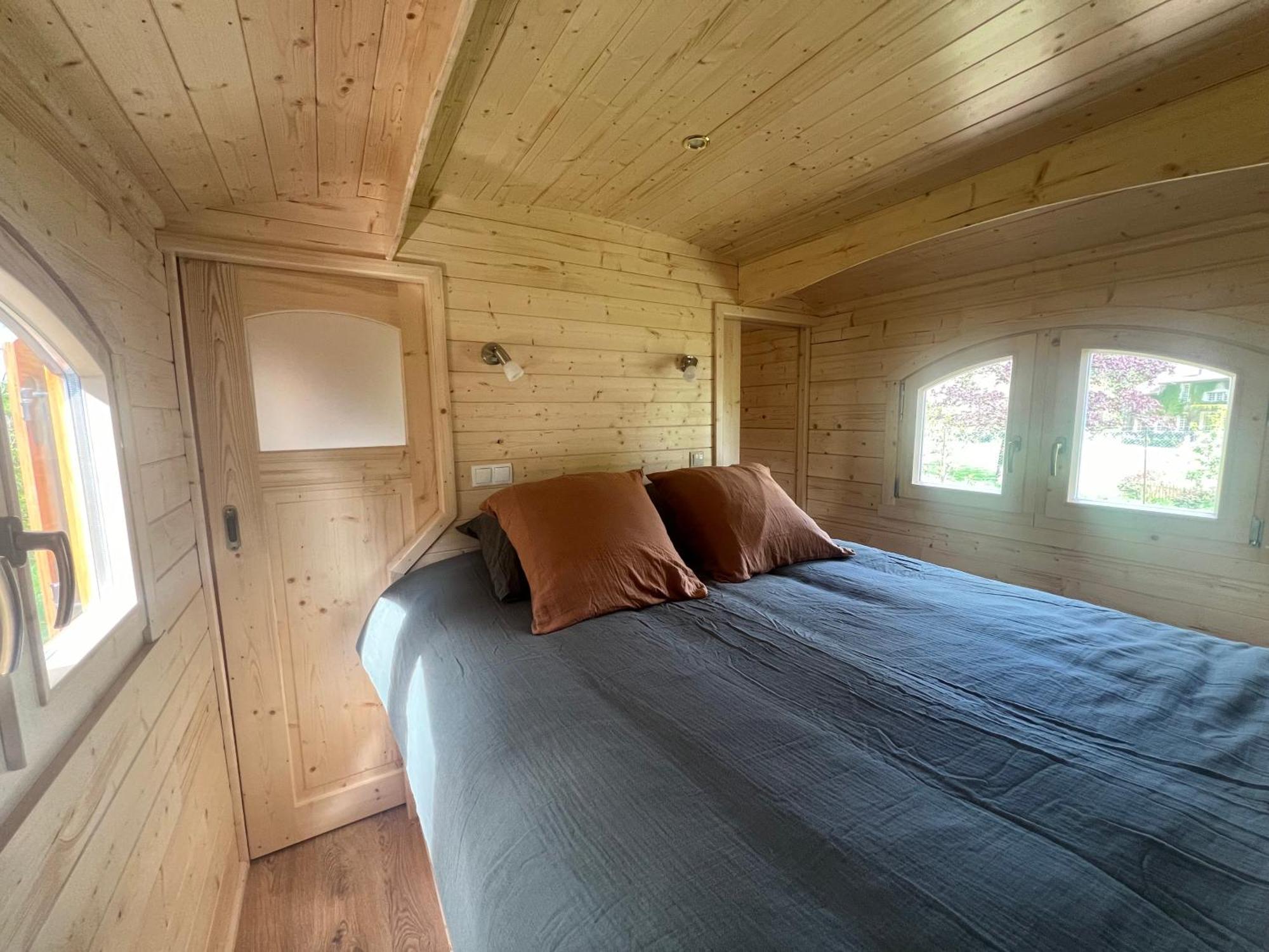 La Roulotte Deluxe De Malpas Bed & Breakfast Quingey Екстериор снимка